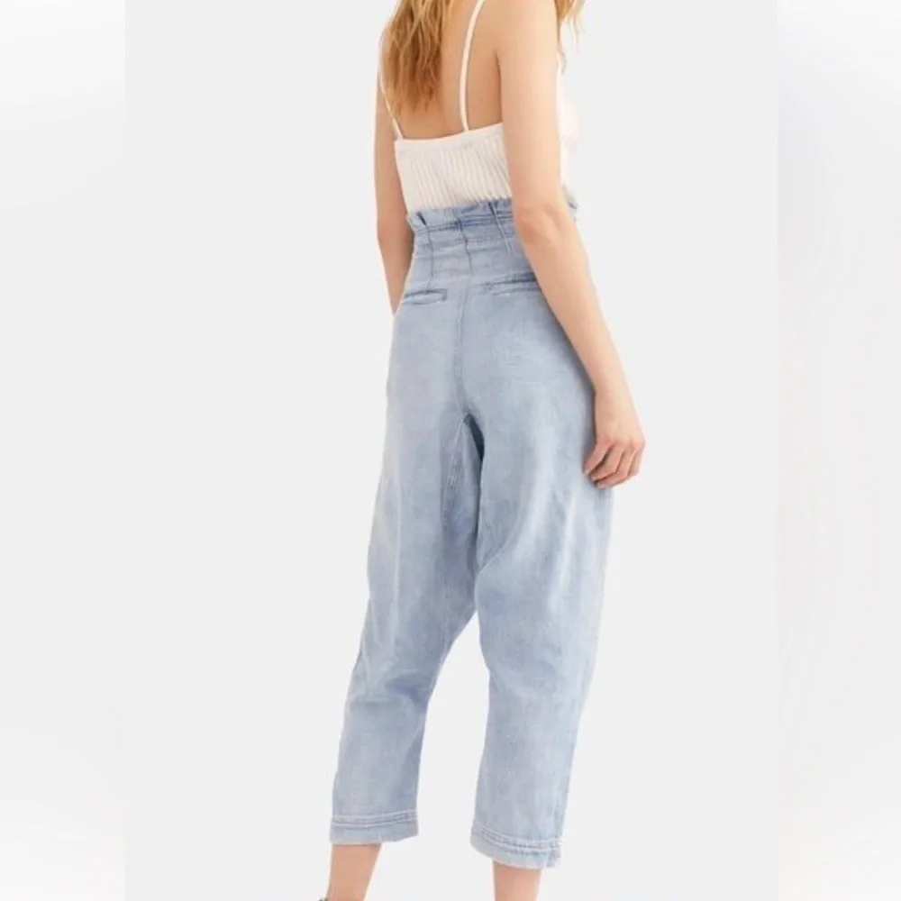 Free People Mover and Shaker Pleated Paper Bag Jean in Indigo .Size 2